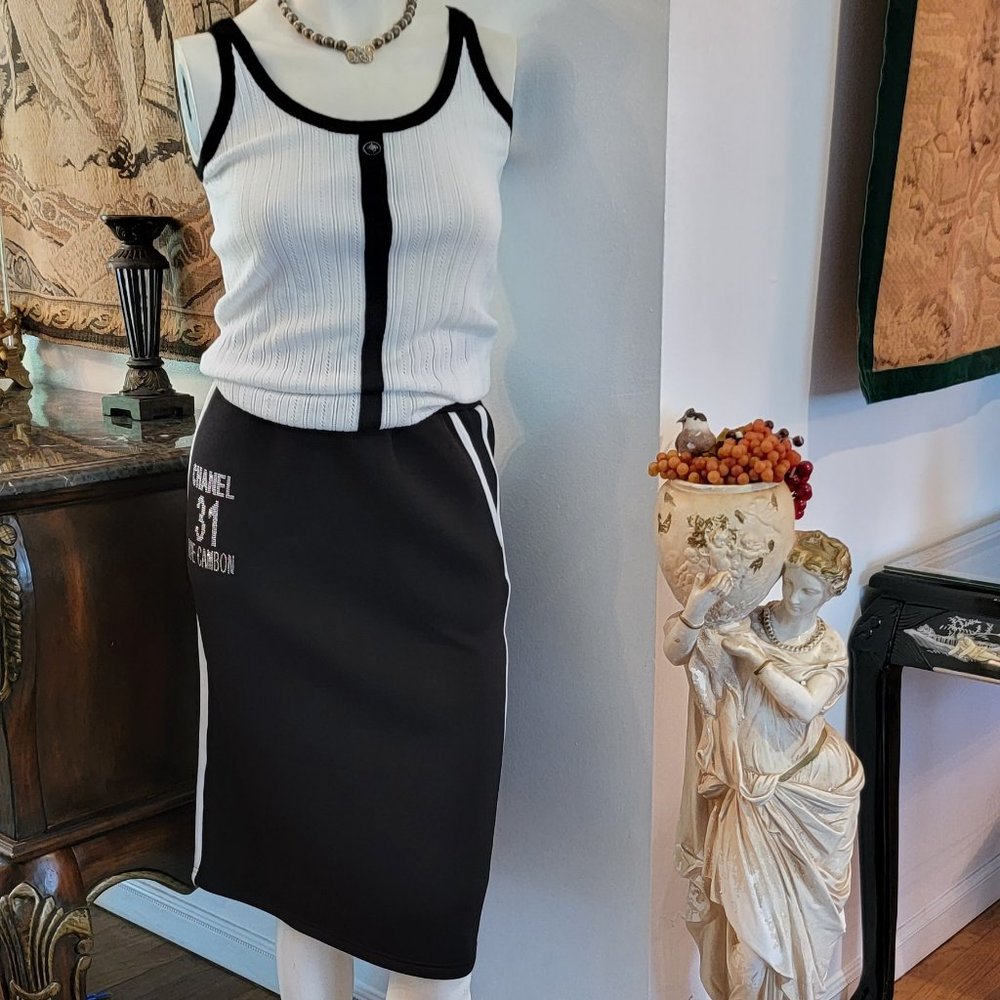 ACCEPTING OFFERS .Stunning Chanel Rue 31 Cambon Knee Length Skirt.